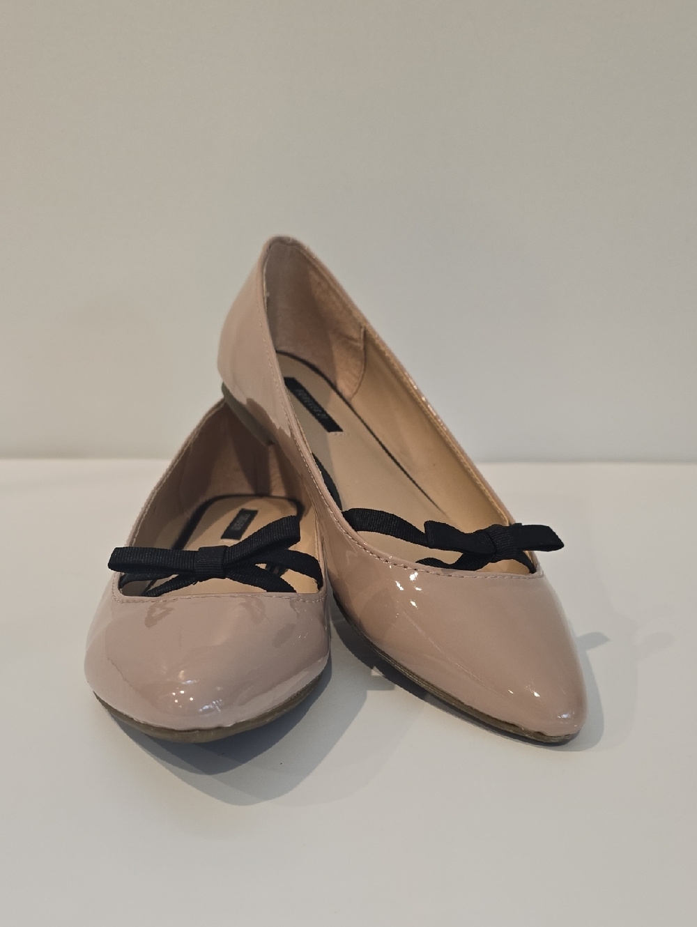Forever 21 Women's Pointed Patent Ballet Flats - Blush with Black  Bows Size 6.5